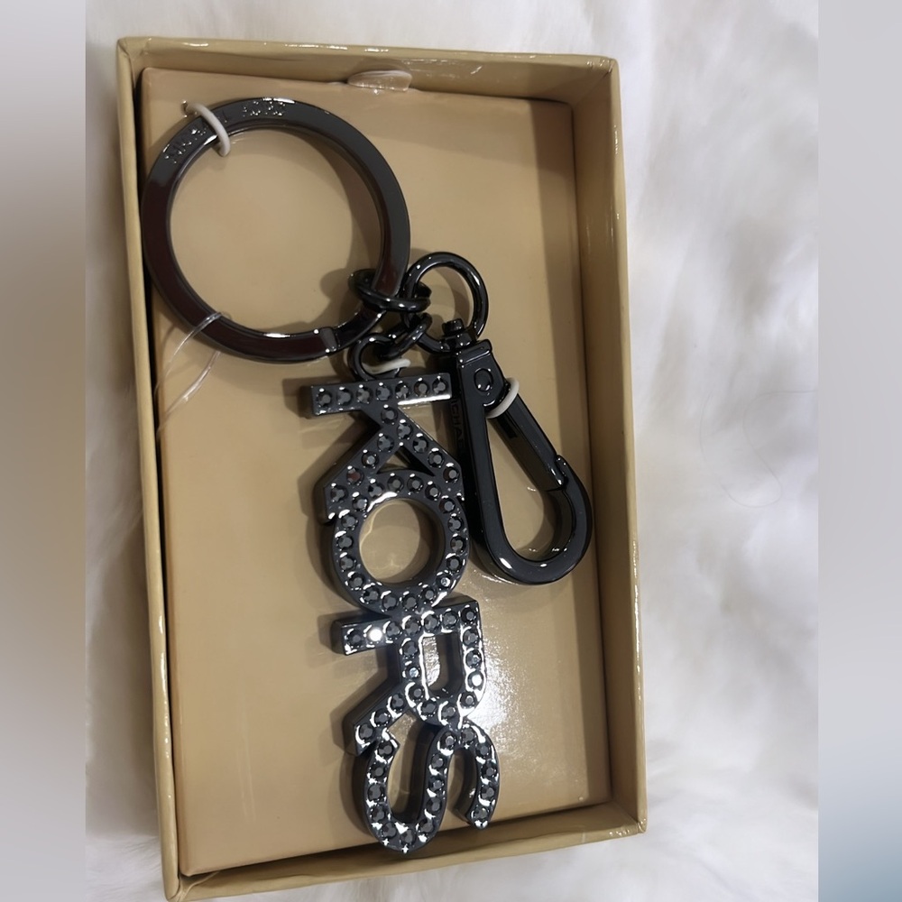 Brand new with tag Michael Kors key chain holder. It’s is a gorgeous keychain!